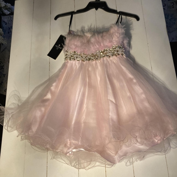 Formal gown - Picture 3 of 3